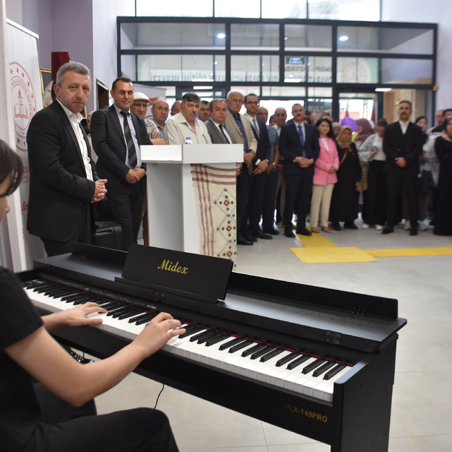Boyabat'ta yıl sonu sergisi açıldı