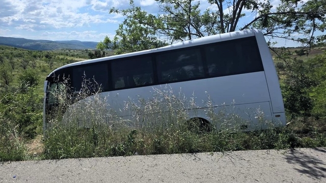 Bilecik'te yoldan çıkan yolcu midibüsündeki 4 kişi yaralandı