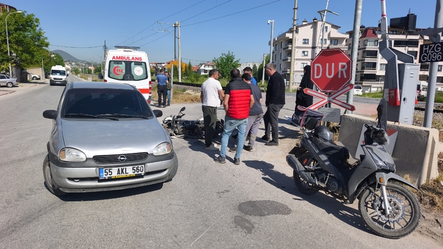 Kütahya'da otomobile çarpan motosikletin sürücüsü yaralandı