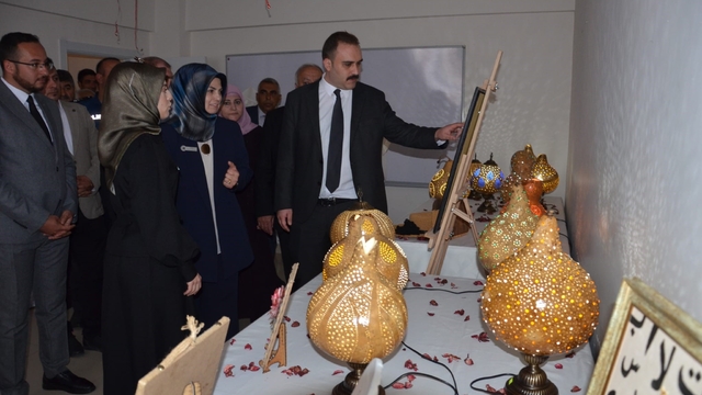 Tercan'da Hayat Boyu Öğrenme Haftası Sergisi açıldı