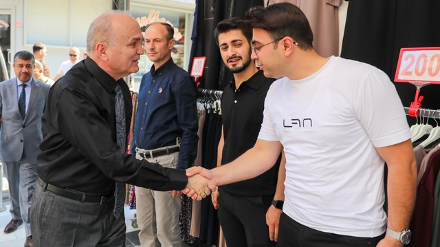 Kızılay meydan projesi için geri sayım başladı
Tarihi çarşının cazibesi artırılacak
Başkan Özlü "Nezih bir eski çarşımız olsun"