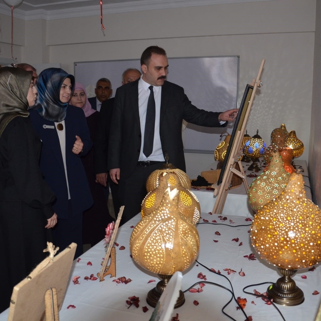 Tercan'da Hayat Boyu Öğrenme Haftası Sergisi açıldı
