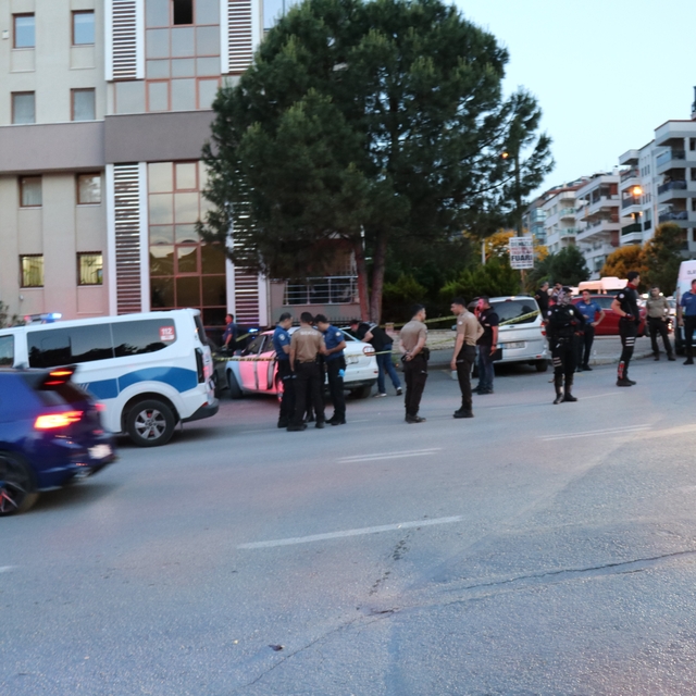 Küçük çocuğun gözü önünde 2 kadına kurşun yağdırdı