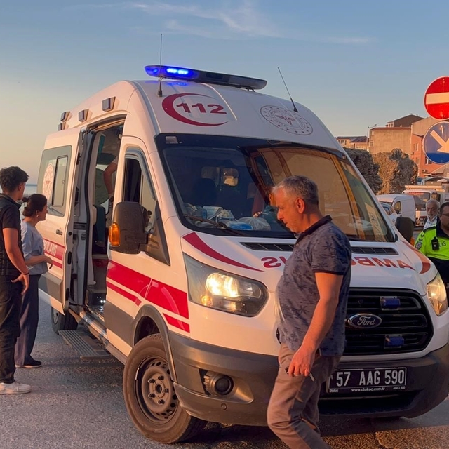 Sinop'ta kontrolden çıkan motosiklet devrildi: 1 yaralı