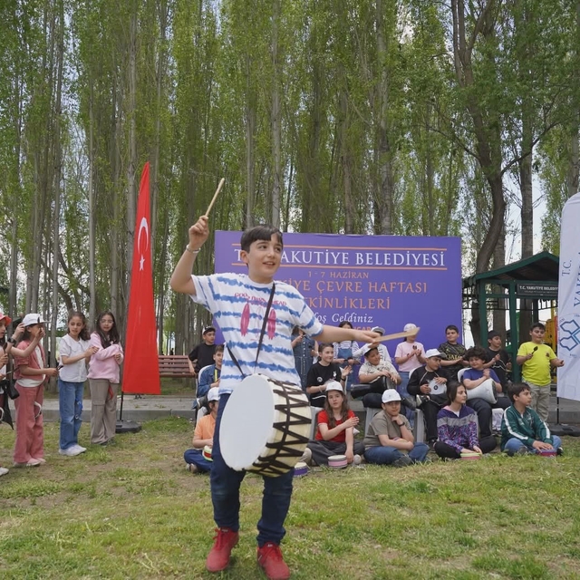 Yakutiye'de çocuklar "sıfır atık şenliği" ile hem eğlendi hem doğayı yeşert...
