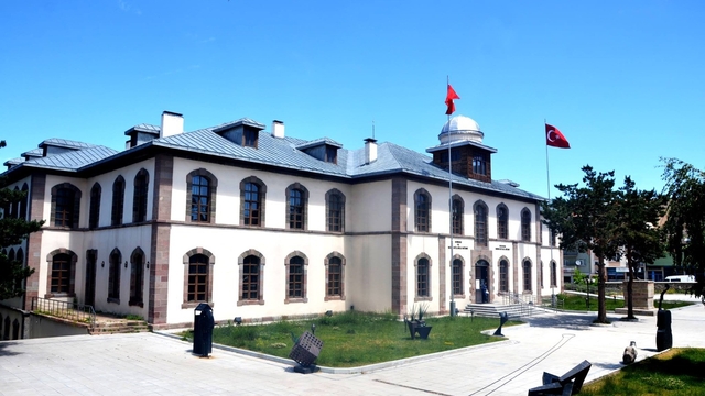 Eserler Ankara'da koruma altına alınacak
Erzurum resmi ve heykel müzesi deprem güçlendirmesi ve restorasyon için geçici olarak kapatıldı