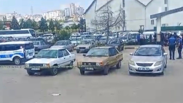 Gaziantep'te mezarlıktaki silahlı çatışmaya 5 gözaltı
Mezarlıkta silahlı çatışma: 2 kişinin yaralandığı panik anları kamerada
