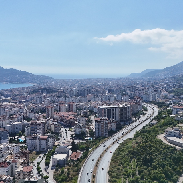24 ilçede nüfusuyla ilk sırada olan Alanya ilçesinde il olma beklentisi
İl...