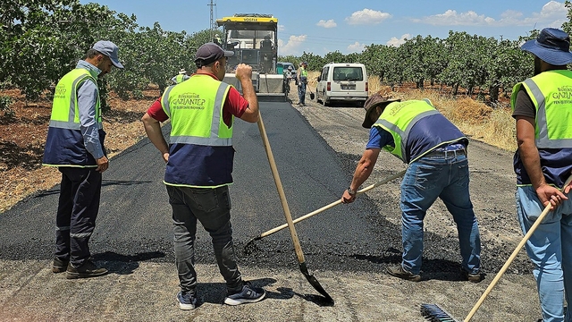Araban'da sıcak asfalt çalışmaları devam ediyor