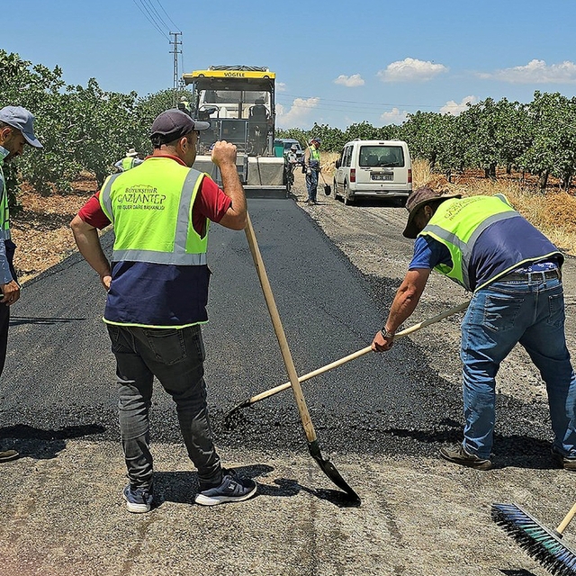 Araban'da sıcak asfalt çalışmaları devam ediyor