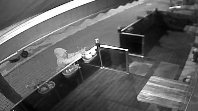 Bir gece öncesinden özenle diktiği çiçekler saniyeler içerisinde çalındı
"Umutla büyümesini bekliyordum"