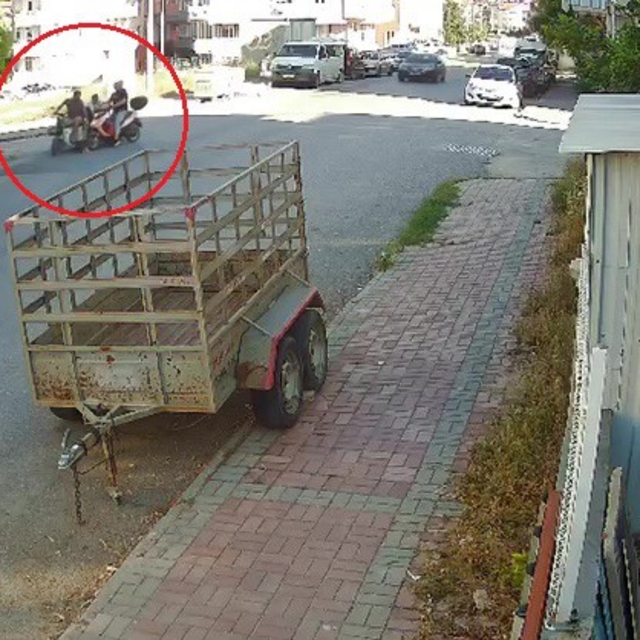 Motorlu bisiklet ile elektrikli bisiklet çarpıştı, 4 yaşındaki çocuk yarala...
