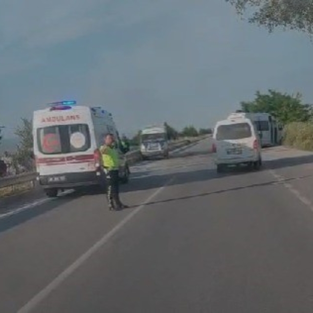 İşçi servisleri çarpıştı; 10 yaralı
