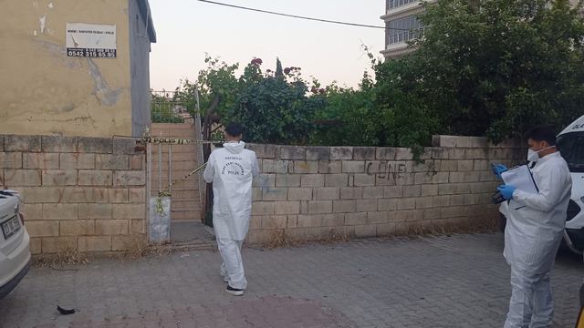 Yalnız yaşadığı evinde ölü bulundu