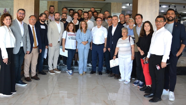 Yerel medyanın geleceği Denizli'de masaya yatırıldı
Denizli, medyanın dijital dönüşümüne ev sahipliği yaptı