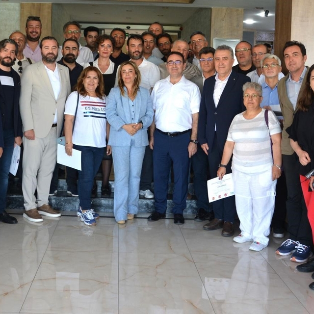 Yerel medyanın geleceği Denizli'de masaya yatırıldı
Denizli, medyanın dijit...