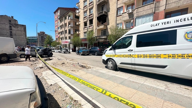 Freni boşalan hafriyat kamyonu, 10 araca çarptı; 5 yaralı
