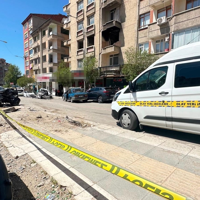 Freni boşalan hafriyat kamyonu, 10 araca çarptı; 5 yaralı