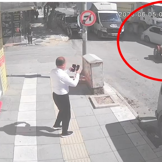 Freni boşalan hafriyat kamyonu, 10 araca çarptı; 5 yaralı (2)