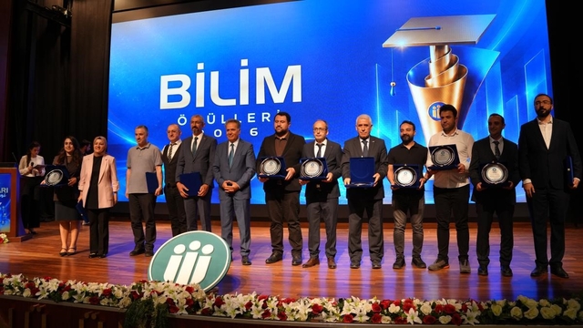 İnönü Üniversitesi'nde başarı ödülleri sahiplerini buldu