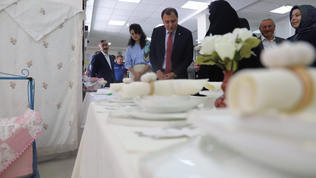 Aydıntepe'de yıl sonu sergisi açıldı