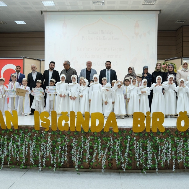 Erzincan'da miniklerin Kur'an sevinci