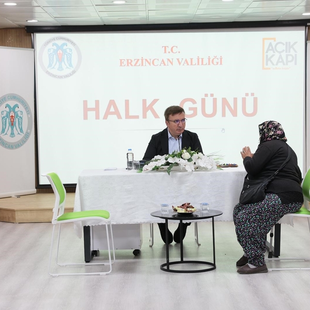 Vali Aydoğdu, Halk Günü'nde vatandaşların taleplerini dinledi
