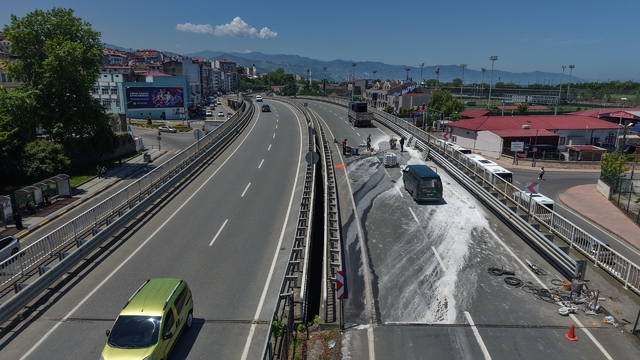 Milyonluk viyadük yıkılıyor
Trabzon'da bir dönem kent trafiğinin çözümü olarak hayata geçirilen Reşadiye Viyadüğü'nde yıkım çalışmaları başladı
