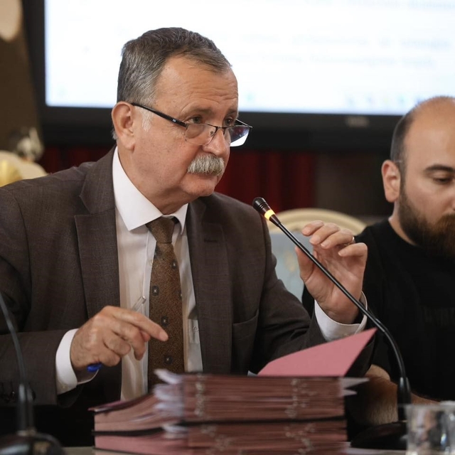 Yunusemre Meclisi'nde Özgür Özel gerginliği