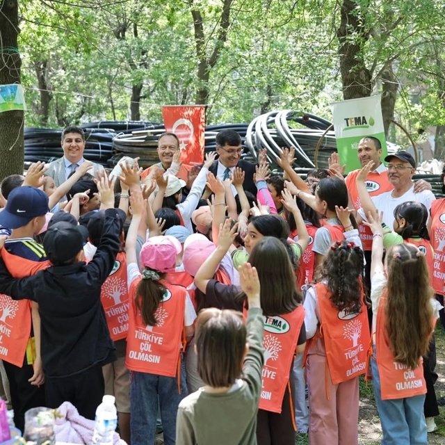 Başkan Kahveci, TEMA Vakfı Uygulama Bahçesi'nde öğrencilerle buluştu