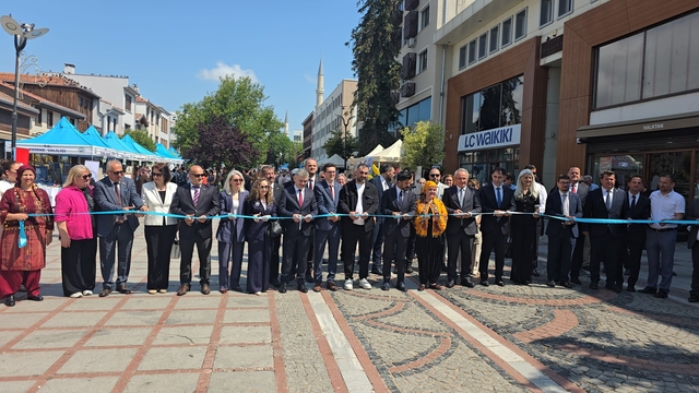 Edirne'de Hayat Boyu Öğrenme Haftası kutlandı: Kursiyerler 1 yıllık emeklerini görücüye çıkardı