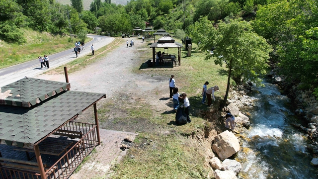 Yahyalı'nın Çağlayan Mahallesi Mesire ve Piknik Alanı'nda çevre temizliği yapıldı