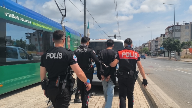 Polisi görünce kaçmak istedi, 34 dosyadan 23 yıl hapis cezası ile arandığı ortaya çıktı