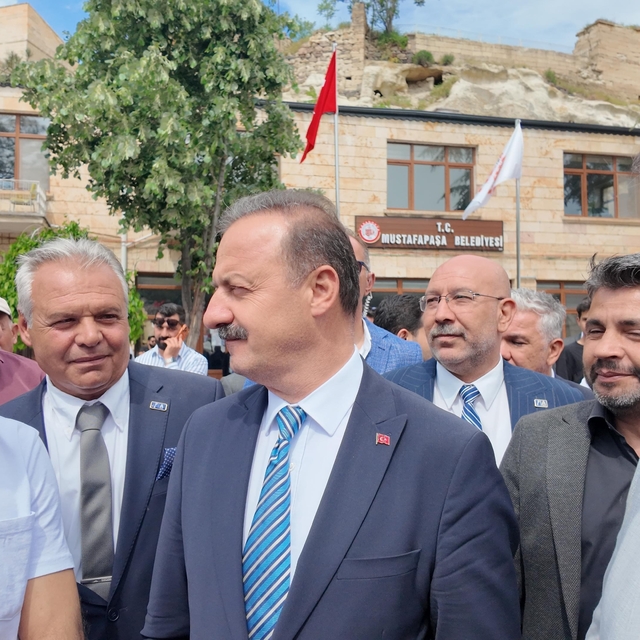 Ağıralioğlu, Mustafapaşa Beldesi'nde vatandaşla buluştu