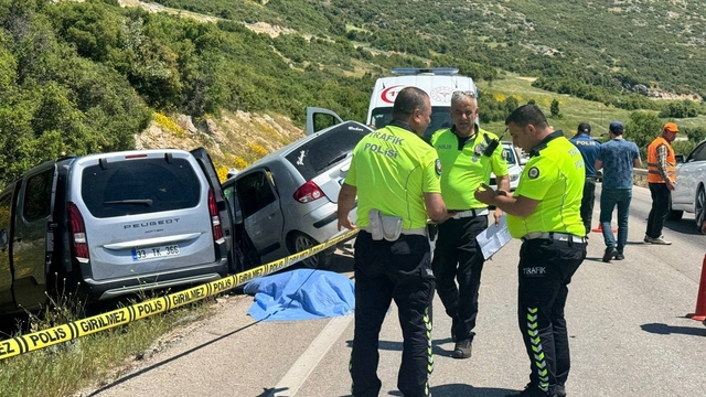 Isparta'da iki otomobil çarpıştı: 1 ölü, 5 yaralı