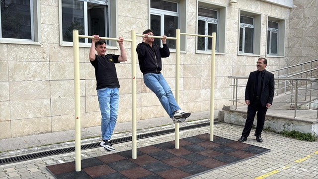 Artvin'de öğrencilerin fiziksel gelişimine destek için okullara barfiks istasyonu kuruluyor