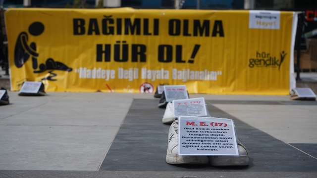 Şırnak'ta uyuşturucuya karşı dikkat çeken sergi: "Bağımlı olma, hür ol"
