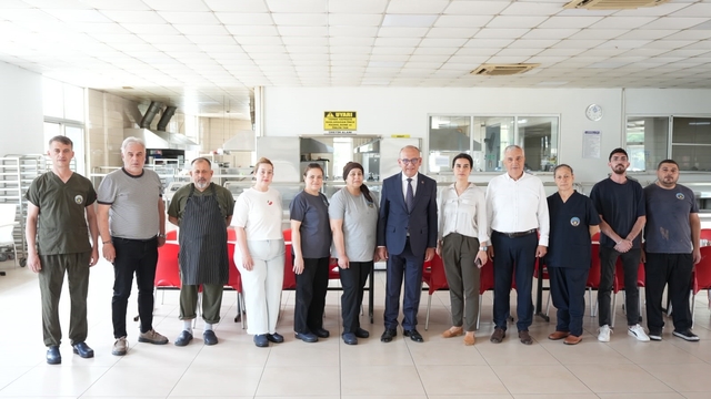 Turgutlu'da aşevine 12 ton 400 kiloluk kurban bağışı