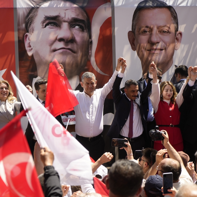 Özgür Özel Tekke'de konuştu
"6 yıl önceki genel başkanı butlan kararıyla te...