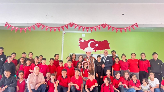 Yozgat'ta öğrenciler Nasreddin Hoca ile buluştu