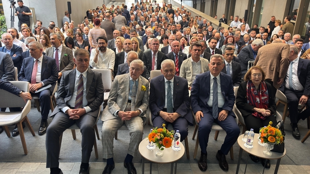 İzmir Amerikan Hastanesi törenle açıldı