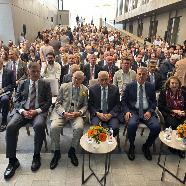 İzmir Amerikan Hastanesi törenle açıldı