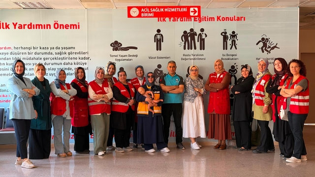 Kızılay ekiplerine temel ilk yardım eğitimi verildi