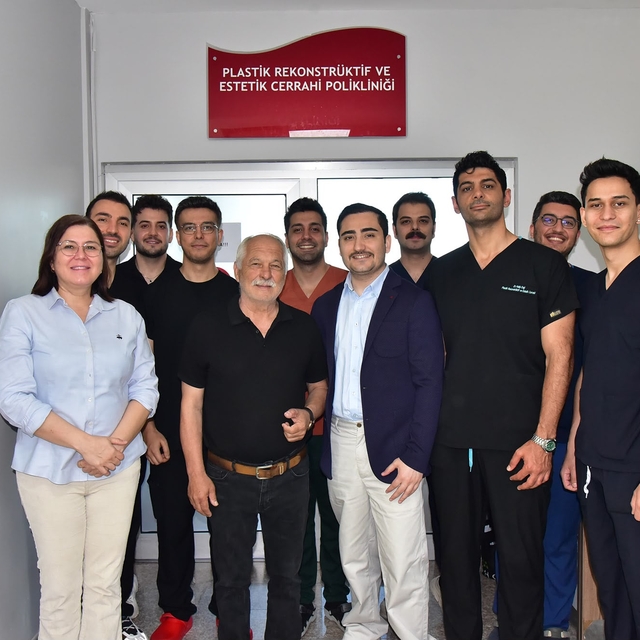 Balıkesir'de bir kişinin kopan başparmağı mikrocerrahiyle yerine dikildi