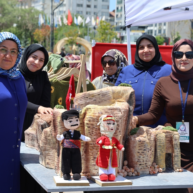 Kursiyerler 4 bin yıllık tarihi Harput Kalesi'ni amigurumi ile ördü