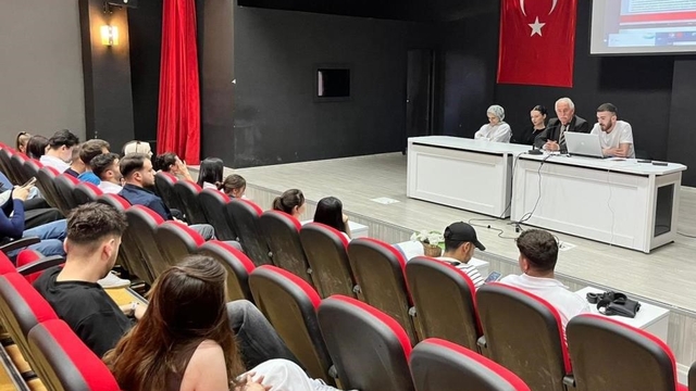 DPÜ Domaniç Hayme Ana MYO'da 'Avrupa Birliği ve Demokrasi' farkındalığı semineri düzenlendi