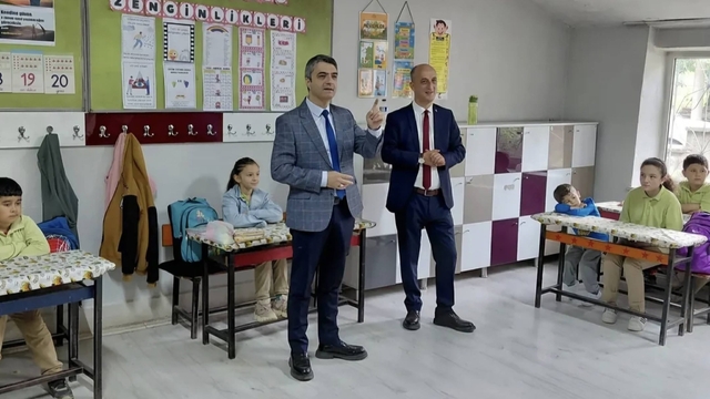 Kütahya ASE Sosyal Bilimler Lisesi'nden Güldüren köyü okuluna anlamlı ziyaret