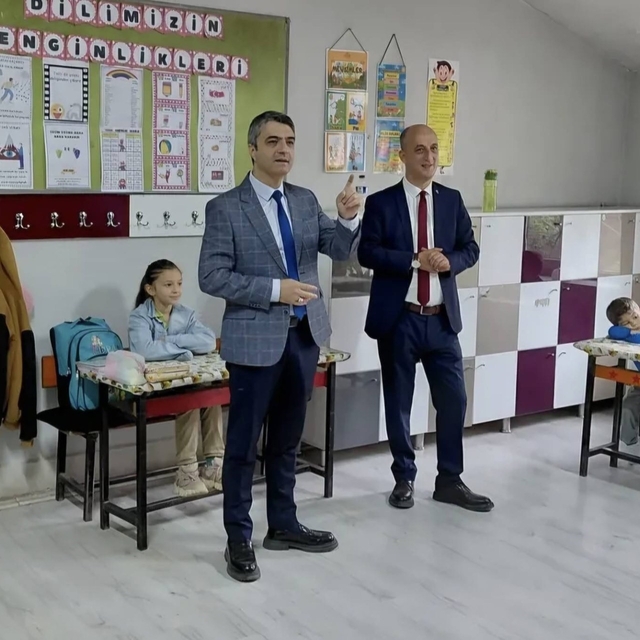 Kütahya ASE Sosyal Bilimler Lisesi'nden Güldüren köyü okuluna anlamlı ziyar...