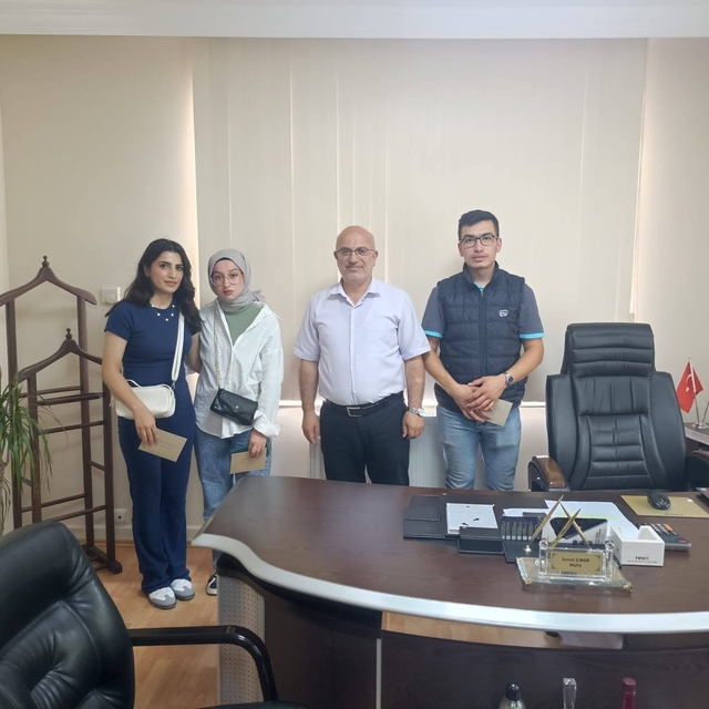 Emet'te gençler umre ödüllü bilgi yarışmasında ter döktü
