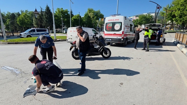 Kütahya'da motosiklet ile elektrikli bisiklet çarpıştı: 1 yaralı
